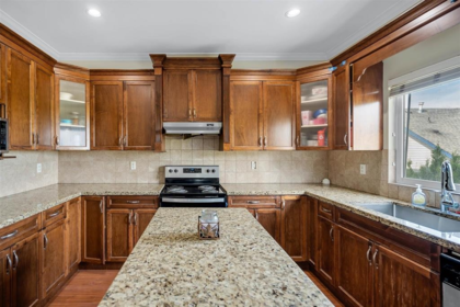 Kitchen Island Photo of 5942 165a Street, Surrey, BC