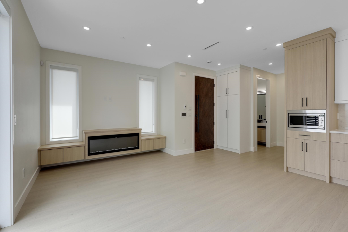 Dining Area Photo of 1 3695 E 26 Avenue, Vancouver, BC