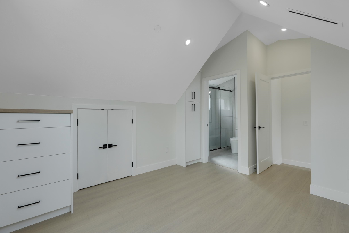 Entry Foyer Photo of 1 3695 E 26 Avenue, Vancouver, BC