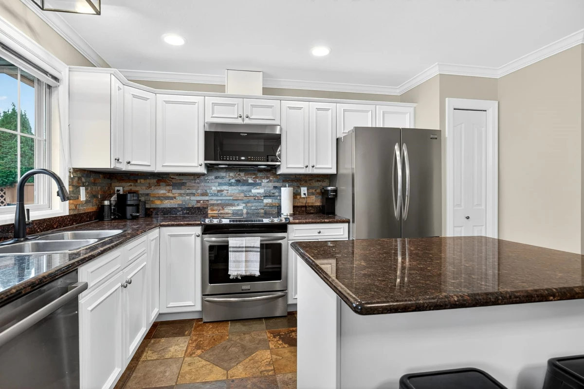 Breakfast Nook Photo of 17 44523 Mclaren Drive, Chilliwack, BC