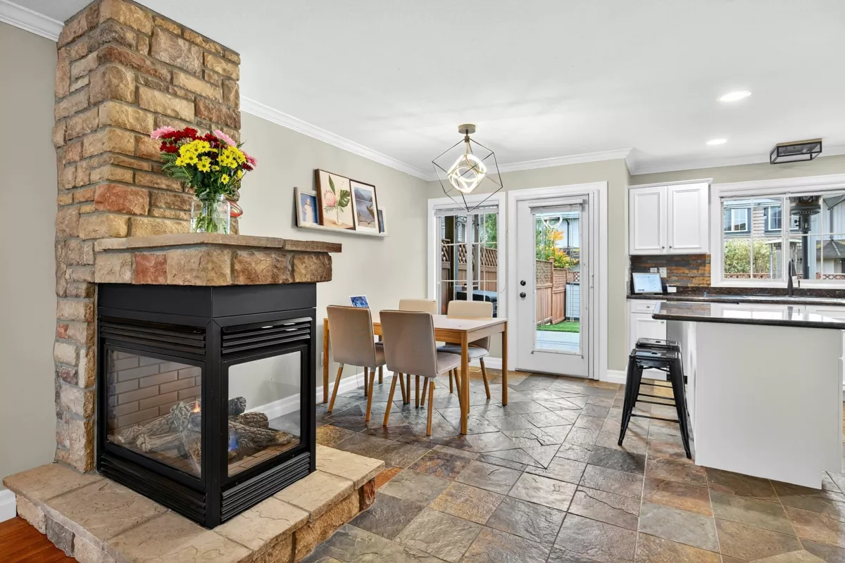 Kitchen Island Photo of 17 44523 Mclaren Drive, Chilliwack, BC