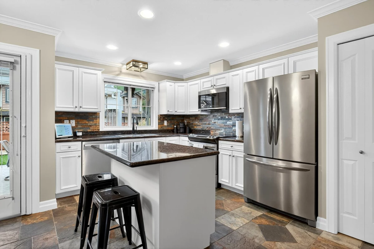 Primary Bathroom Photo of 17 44523 Mclaren Drive, Chilliwack, BC