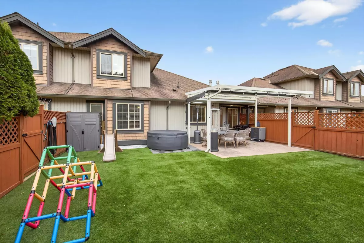 Swimming Pool Photo of 17 44523 Mclaren Drive, Chilliwack, BC