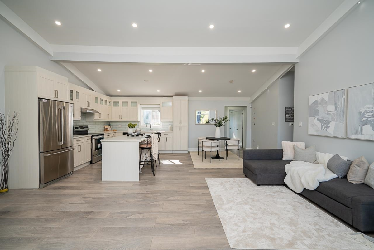 Family Room Photo of 1675 136 Street, Surrey, BC