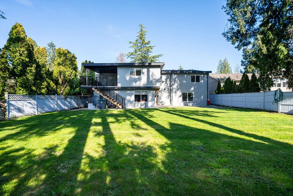 Garage Interior Photo of 1675 136 Street, Surrey, BC