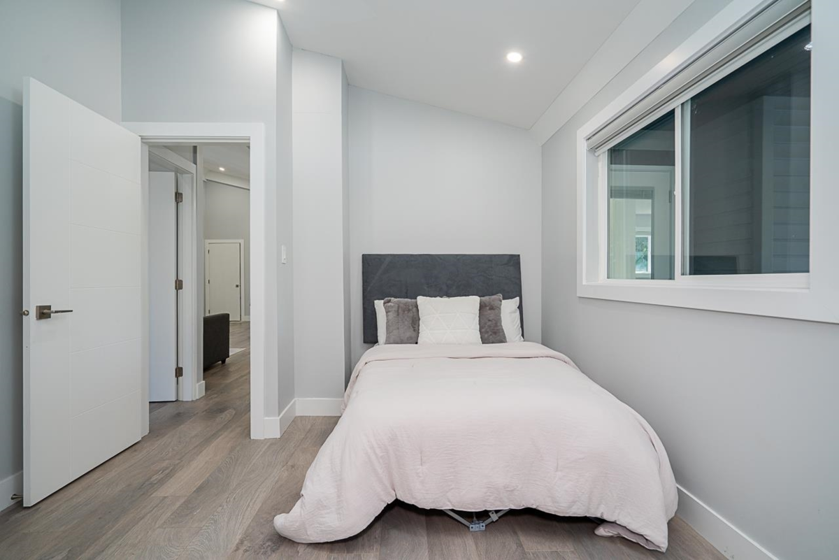 Guest Bathroom Photo of 1675 136 Street, Surrey, BC