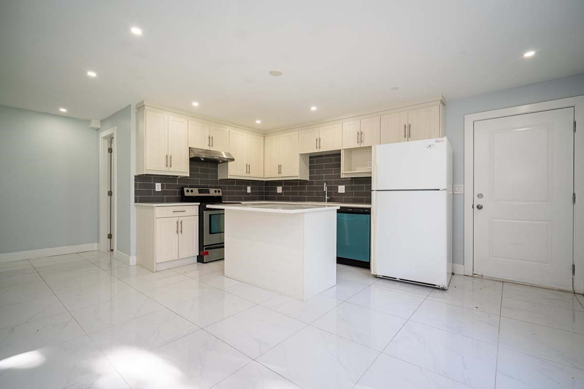 Hallway Photo of 1675 136 Street, Surrey, BC