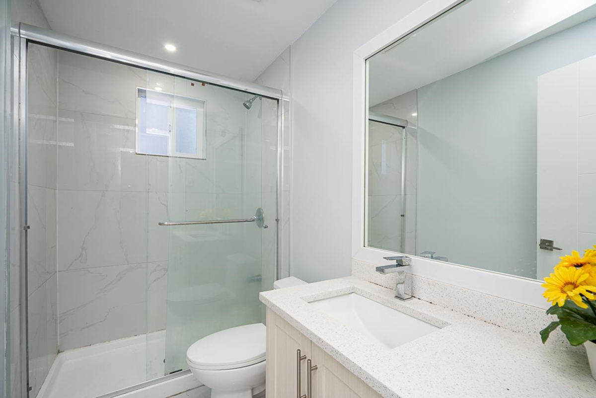 Powder Room Photo of 1675 136 Street, Surrey, BC