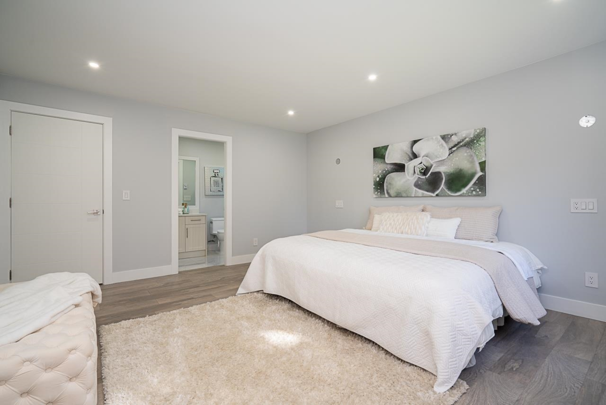 Primary Bathroom Photo of 1675 136 Street, Surrey, BC