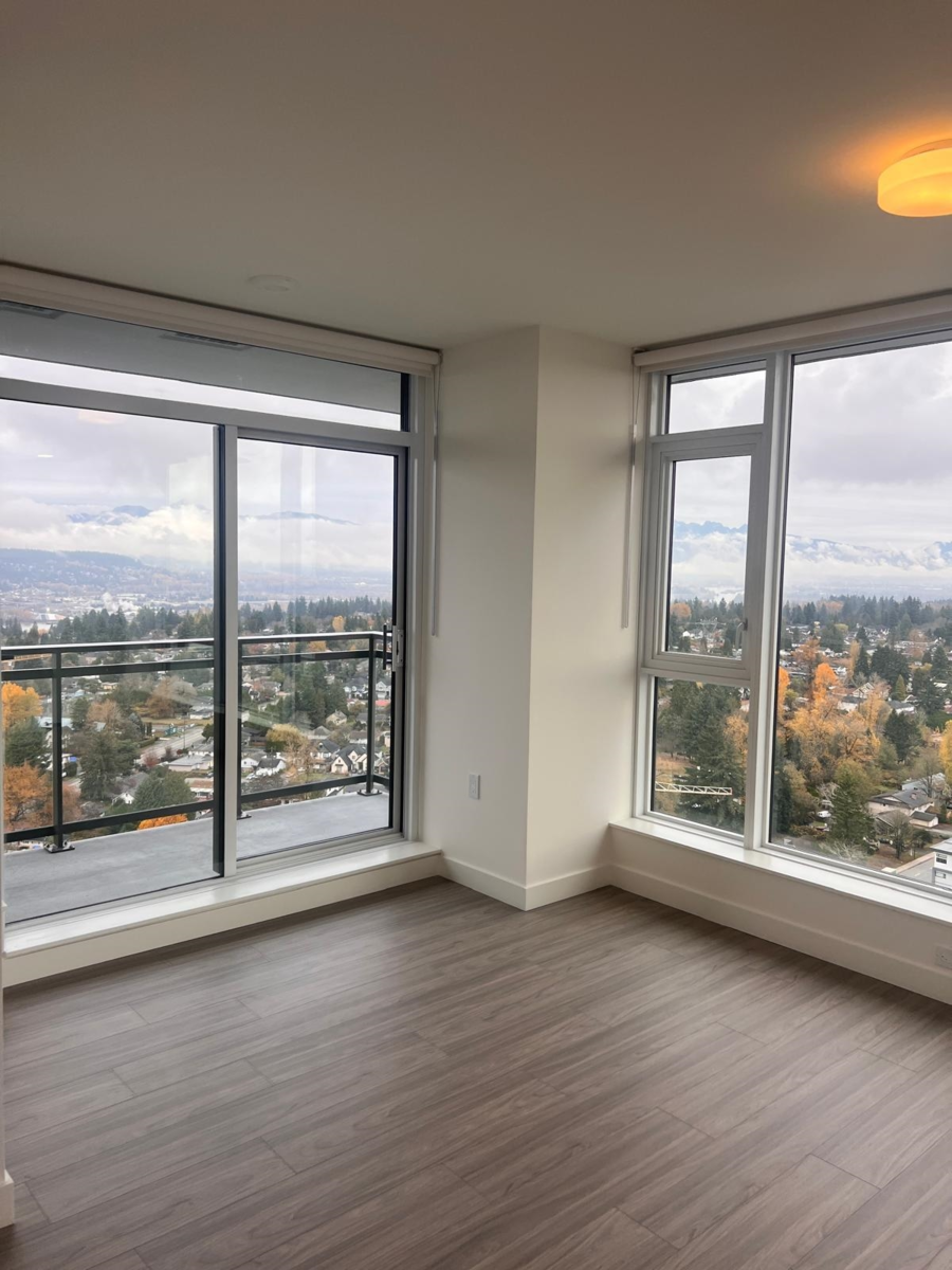 Guest Bathroom Photo of 3211 13675 107a Avenue, Surrey, BC