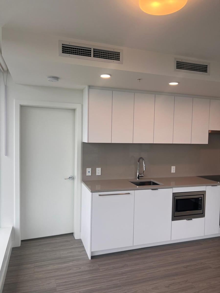 Laundry Room Photo of 3211 13675 107a Avenue, Surrey, BC