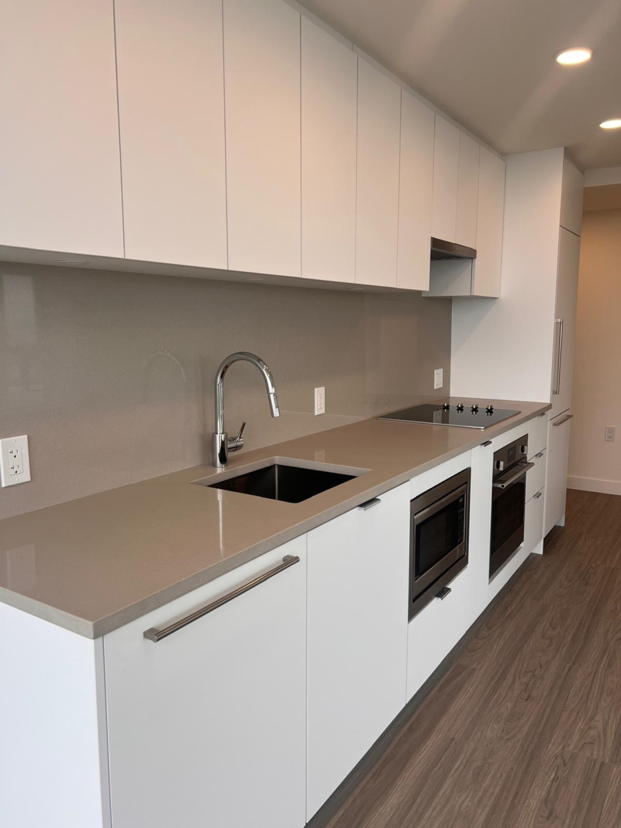 Mudroom Photo of 3211 13675 107a Avenue, Surrey, BC