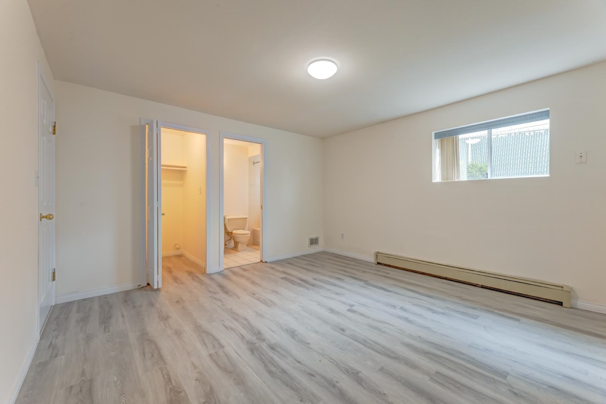 Entry Foyer Photo of 4930 Venables Street, Burnaby, BC