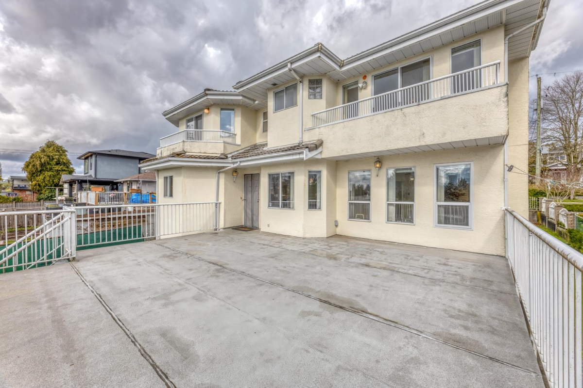 Garden / Landscaping Photo of 4930 Venables Street, Burnaby, BC