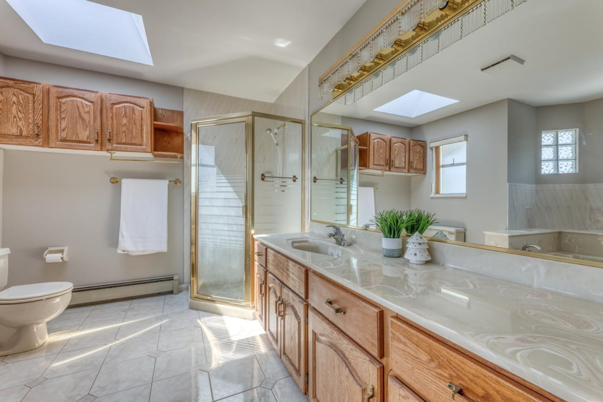 Guest Bathroom Photo of 4930 Venables Street, Burnaby, BC