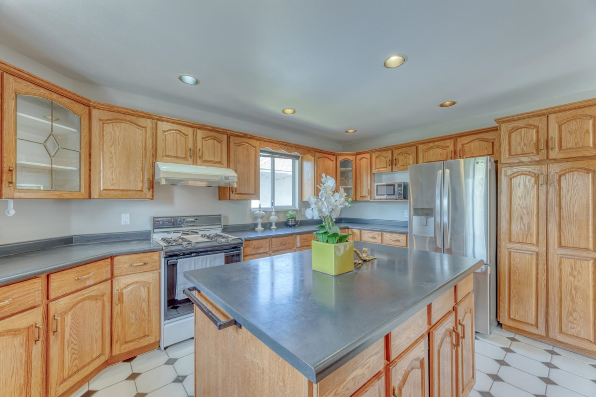 Kitchen Island Photo of 4930 Venables Street, Burnaby, BC
