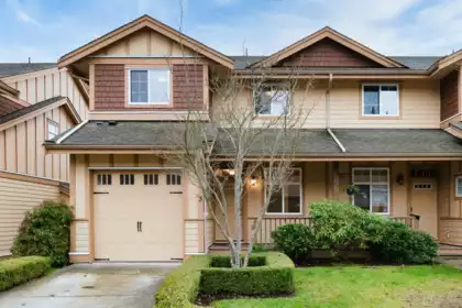 3 811 North Road, Gibsons, BC, Gibsons & Area — 3 bed townhouse for sale