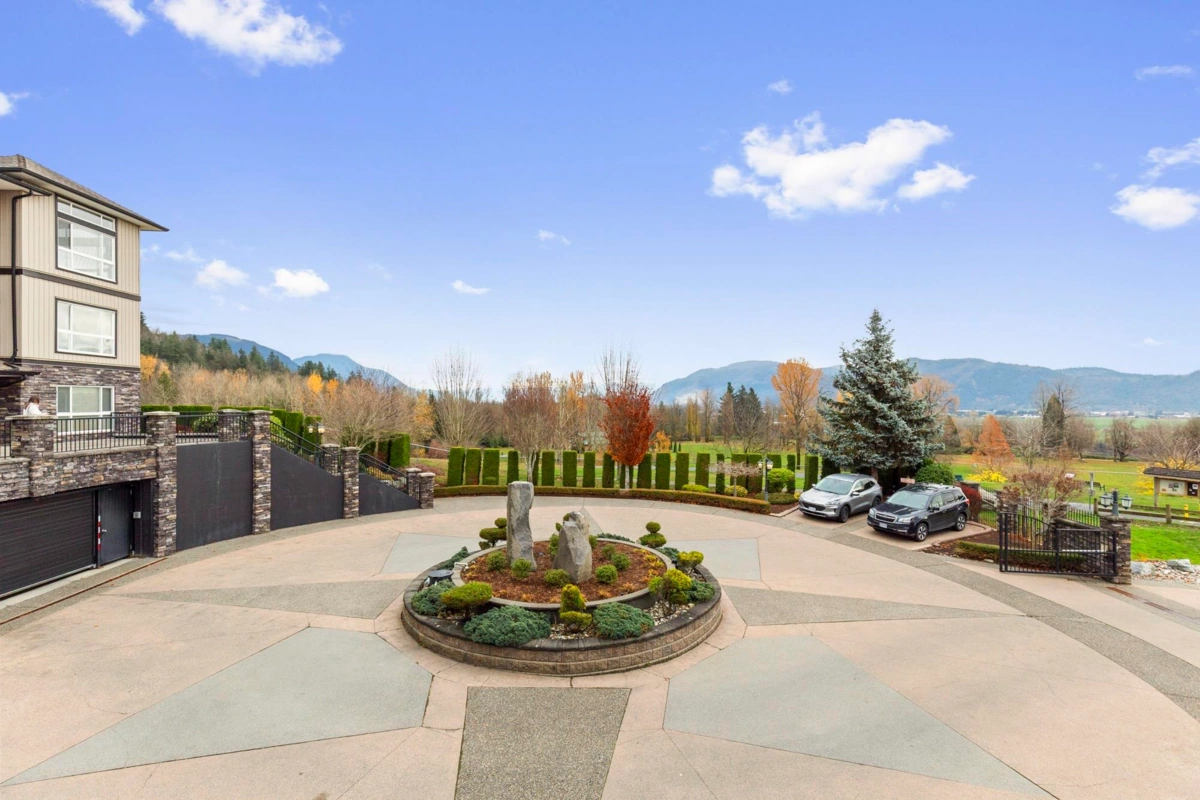 Dining Area Photo of A216 33755 7 Avenue, Mission, BC