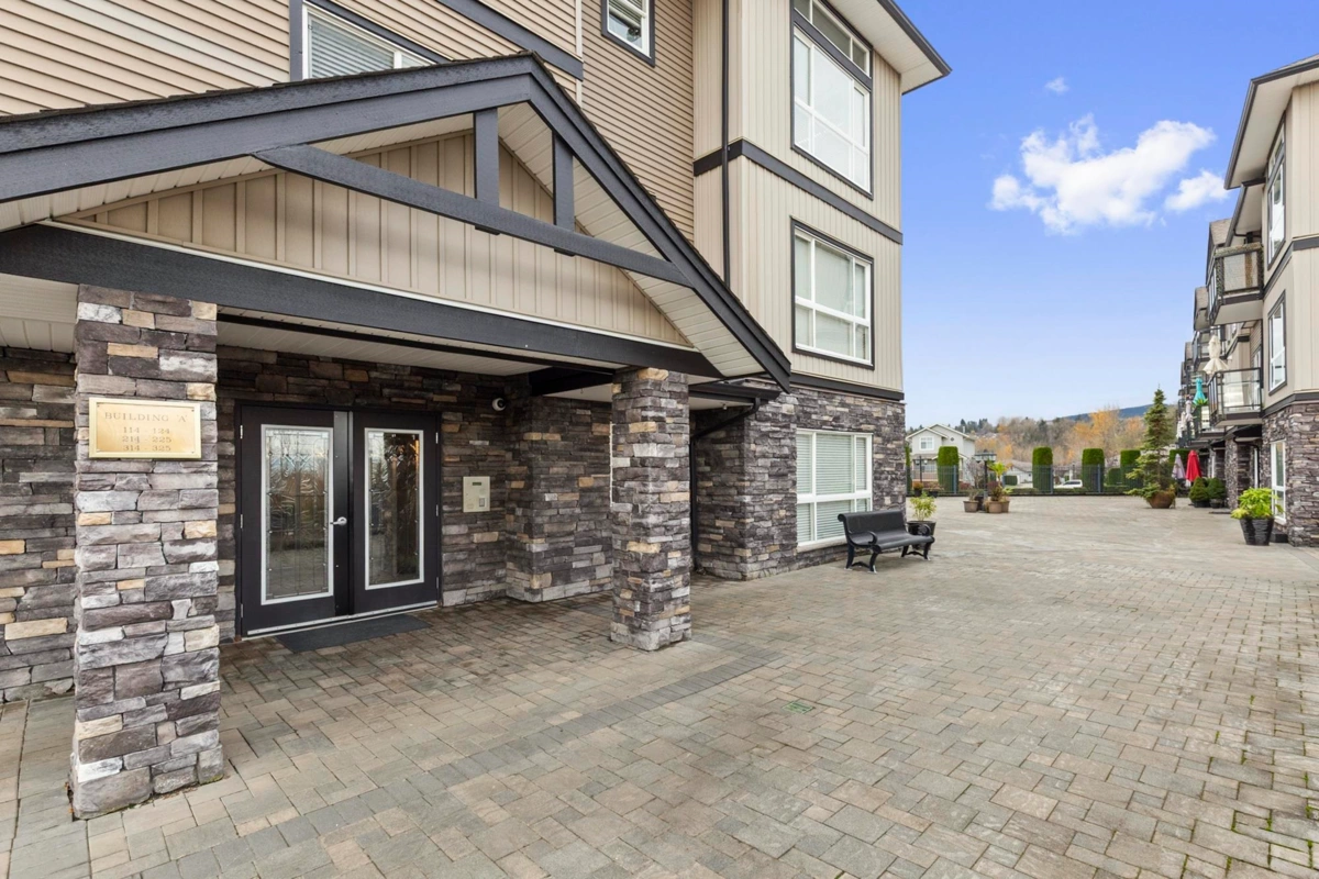 Family Room Photo of A216 33755 7 Avenue, Mission, BC