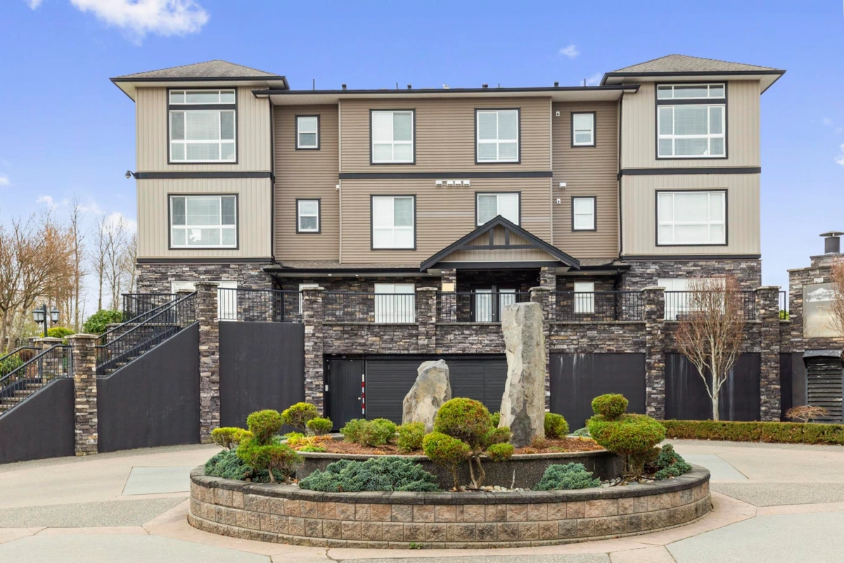 Living Room Photo of A216 33755 7 Avenue, Mission, BC
