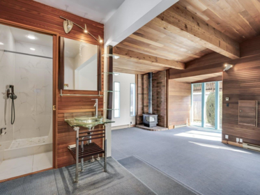 Basement Recreation Room Photo of 10151 Seacote Road, Richmond, BC