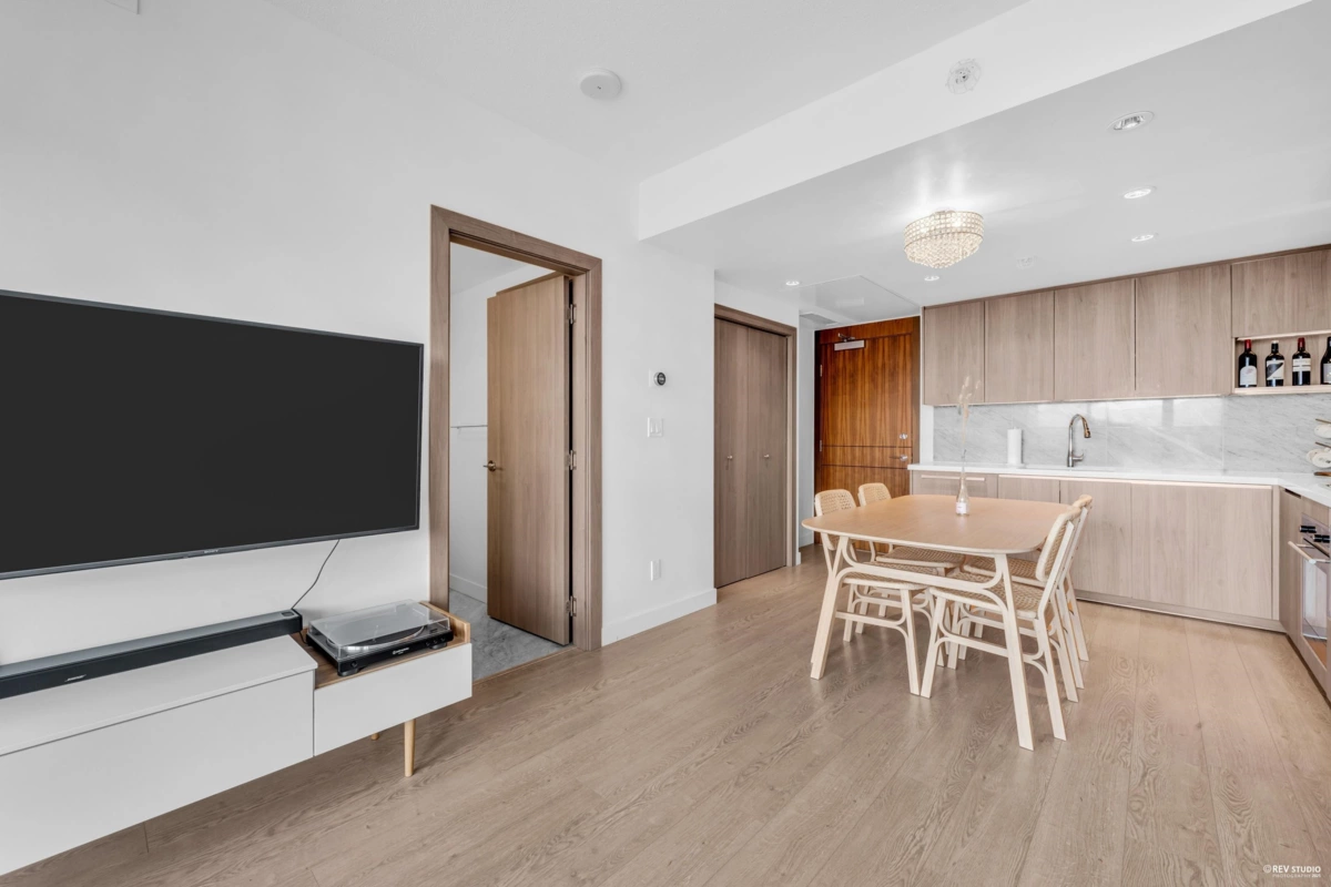 Kitchen Island Photo of 3308 6538 Nelson Avenue, Burnaby, BC