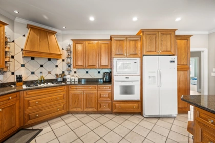 Kitchen Island Photo of 667 248 Street, Langley, BC