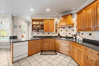 Kitchen Photo of 667 248 Street, Langley, BC
