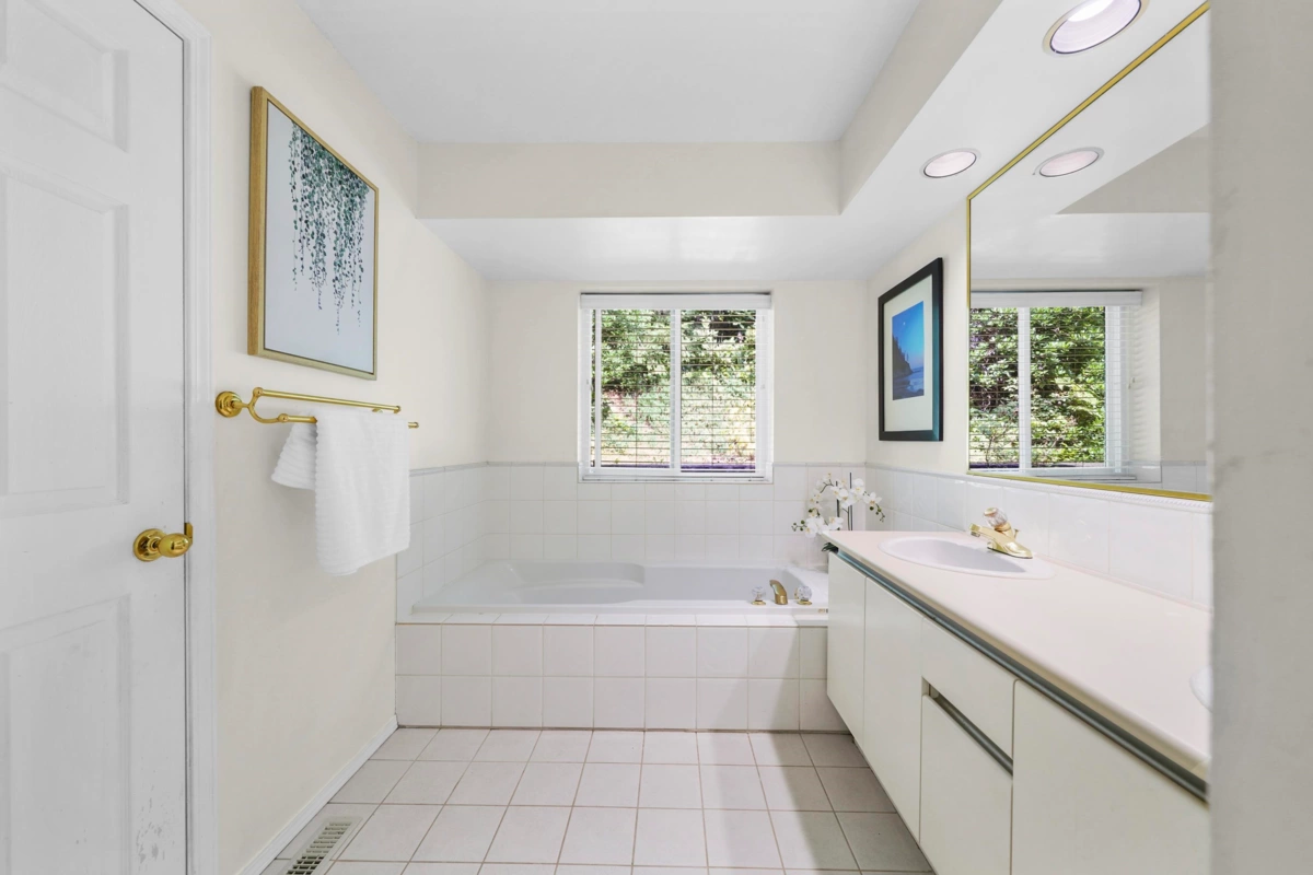 Hallway Photo of 135 101 Parkside Drive, Port Moody, BC