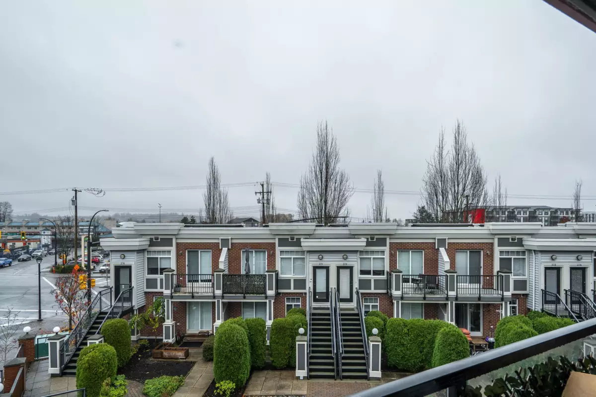 Backyard Photo of 330 5660 201a Street, Langley, BC