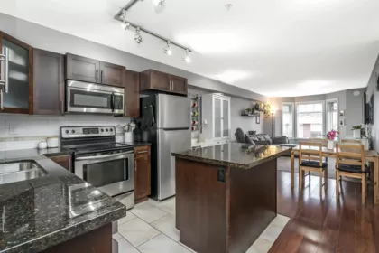 330 5660 201a Street, Langley, BC, Langley City — 2 bed apartment/condo for sale