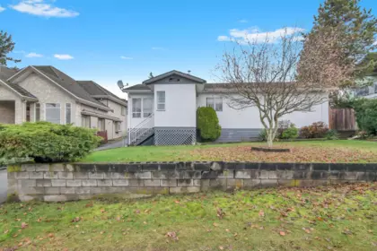 Swimming Pool Photo of 10846 129 Street, Surrey, BC