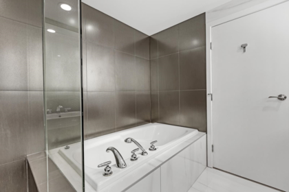 Guest Bathroom Photo of 1804 1233 W Cordova Street, Vancouver, BC