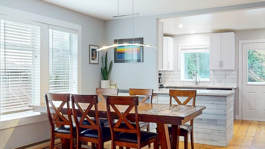 Kitchen Photo of 5567 Calli Place, Sechelt, BC