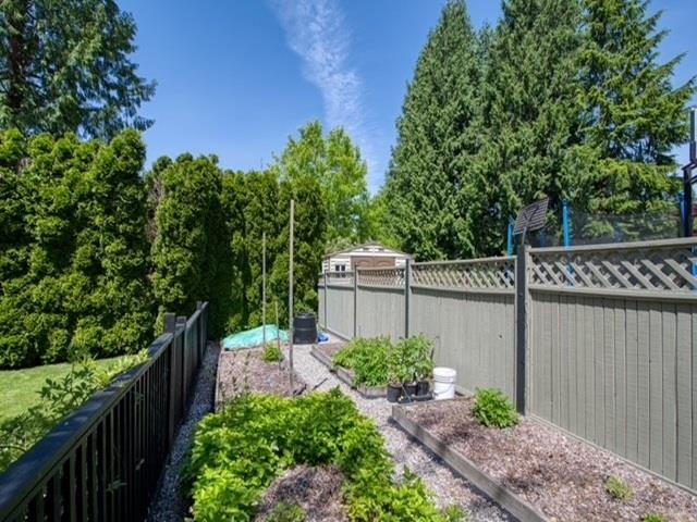 Swimming Pool Photo of 5567 Calli Place, Sechelt, BC