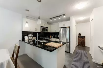 209 2133 Douglas Road, Burnaby, BC, Burnaby — Apartment/Condo for sale