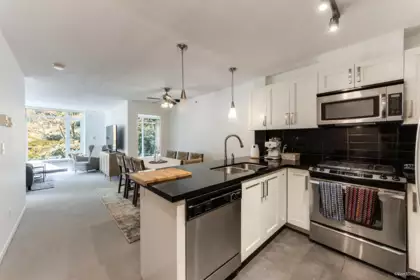 209 2133 Douglas Road, Burnaby, BC, Burnaby — Apartment/Condo for sale