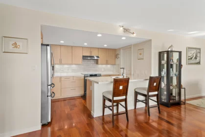 Kitchen Photo of 2103 290 Newport Drive, Port Moody, BC