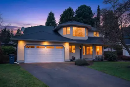 Front Yard Photo of 885 165 Street, Surrey, BC