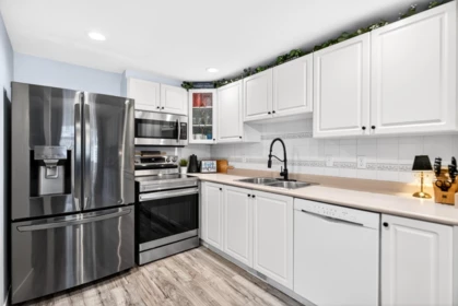 Kitchen Island Photo of 26 21409 Dewdney Trunk Road, Maple Ridge, BC