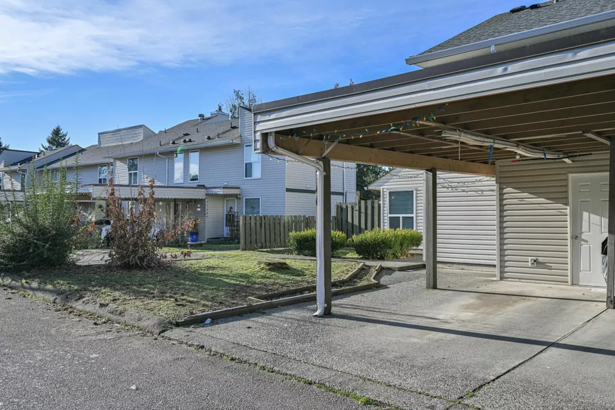 Backyard Photo of 190 32550 Maclure Road, Abbotsford, BC