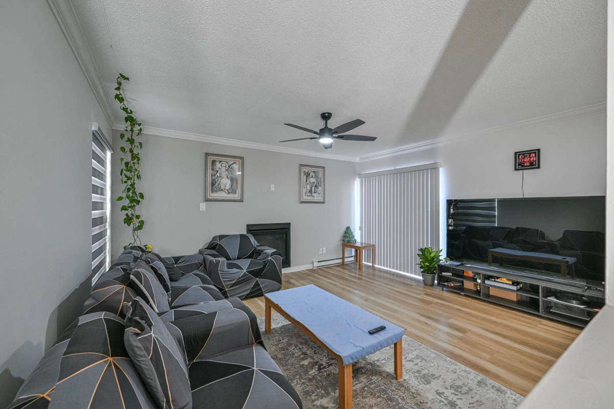 Family Room Photo of 190 32550 Maclure Road, Abbotsford, BC