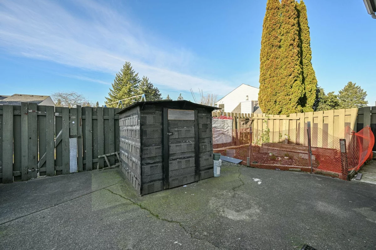 Garage Interior Photo of 190 32550 Maclure Road, Abbotsford, BC