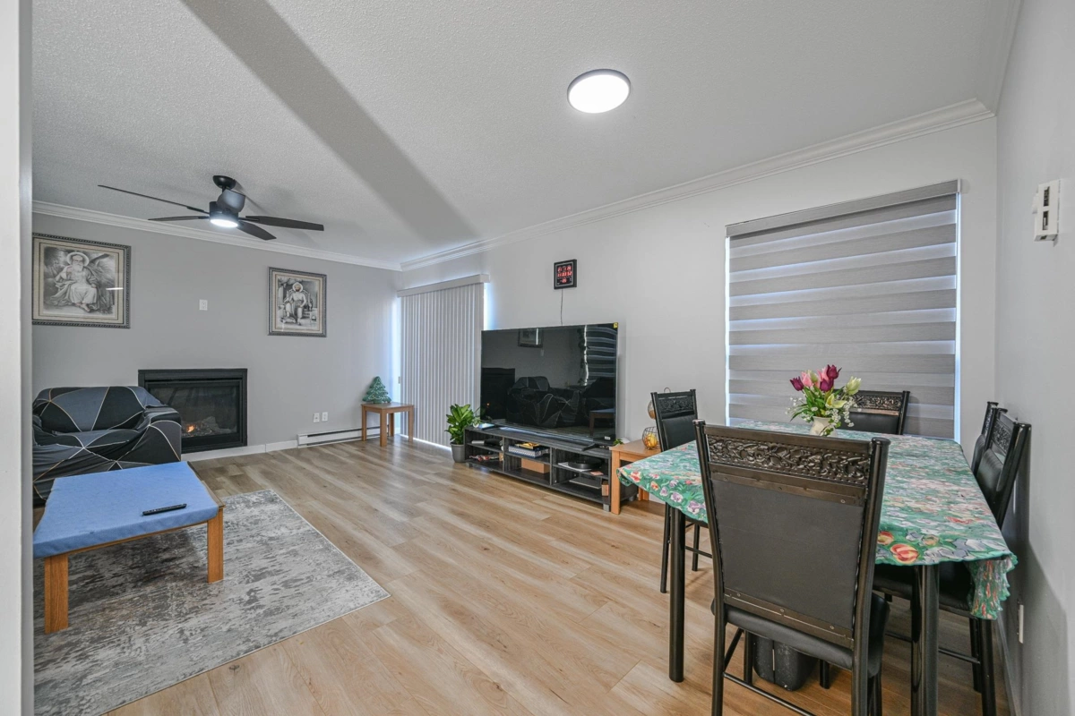 Guest Bathroom Photo of 190 32550 Maclure Road, Abbotsford, BC