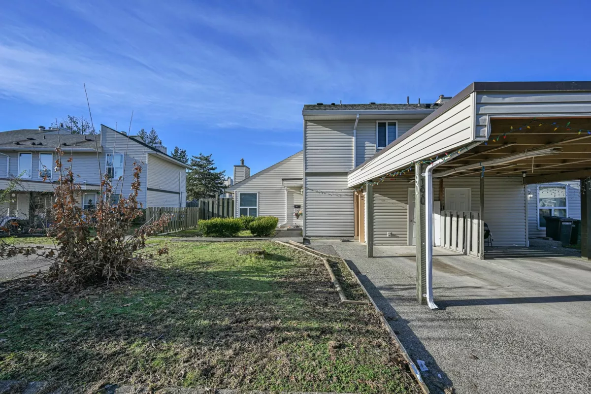 Hallway Photo of 190 32550 Maclure Road, Abbotsford, BC