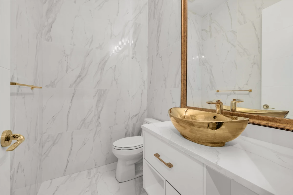 Kitchen Island Photo of 2071 165 Street, Surrey, BC