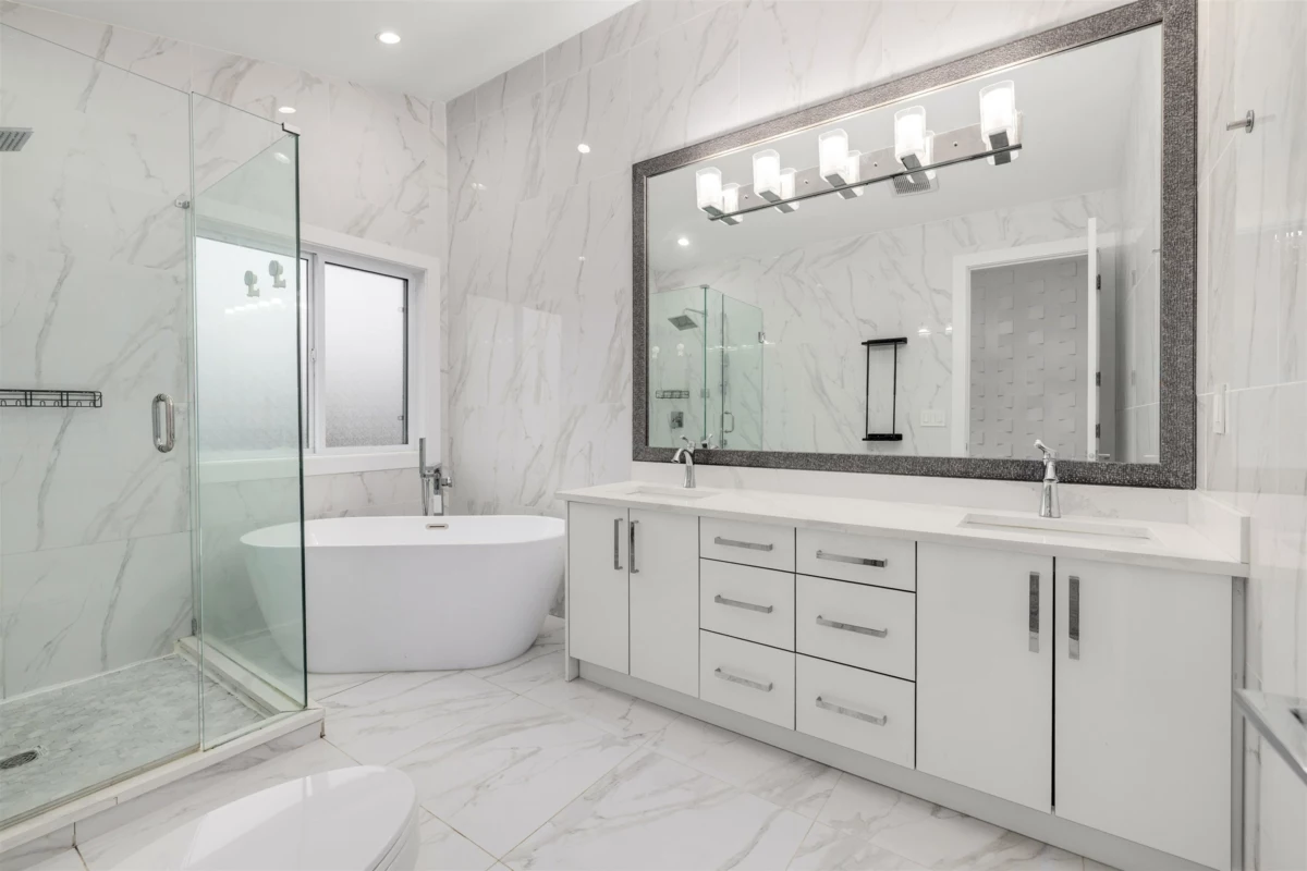 Primary Bathroom Photo of 2071 165 Street, Surrey, BC