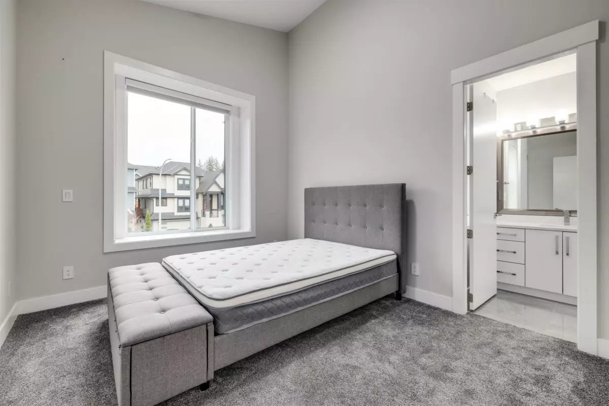 Walk-In Closet Photo of 2071 165 Street, Surrey, BC