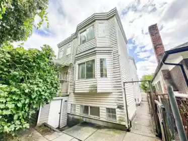 Garden / Landscaping Photo of 3630 Cambridge Street, Vancouver, BC