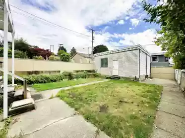 Swimming Pool Photo of 3630 Cambridge Street, Vancouver, BC